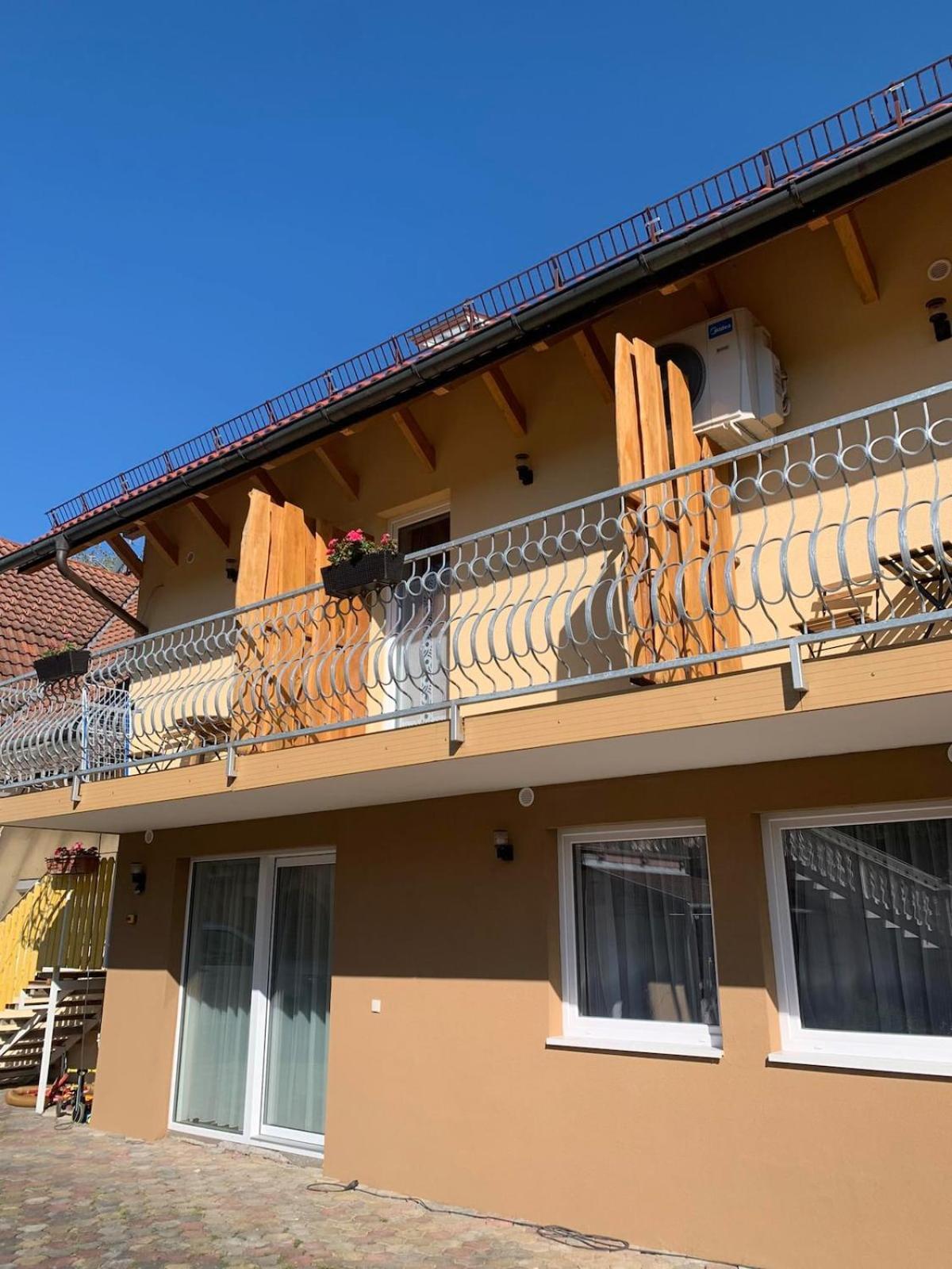 Molnar Apartman Zamárdi Exteriör bild